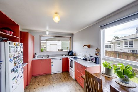 Photo of property in 32 Skerrett Crescent, Tamatea, Napier, 4112