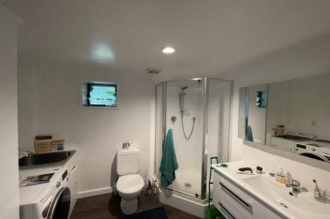 Photo of property in 90 Sunnyside Road, Sunnyvale, Auckland, 0612