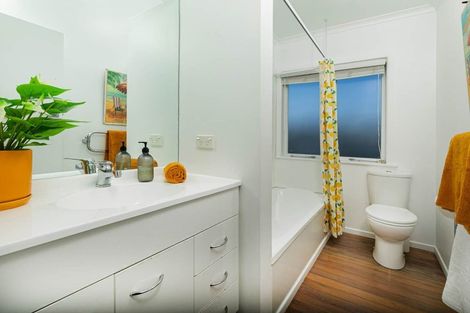 Photo of property in 109 Browns Bay Road, Browns Bay, Auckland, 0630