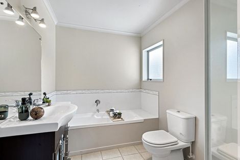 Photo of property in 47b Lyndfield Lane, Newlands, Wellington, 6037