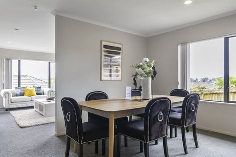 Photo of property in 17 Black Teal Close, Unsworth Heights, Auckland, 0632