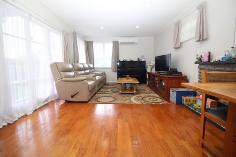 Photo of property in 12 Mountbatten Place, Papakura, 2110