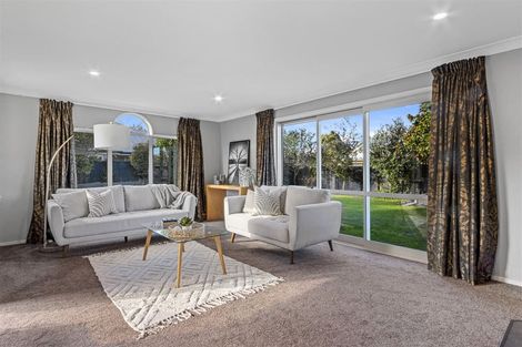 Photo of property in 15 Dinglebay Place, Casebrook, Christchurch, 8051