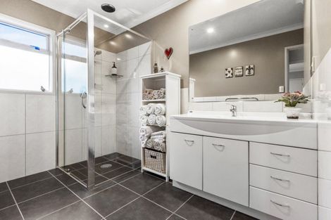 Photo of property in 12 Washington Place, Havelock North, 4130