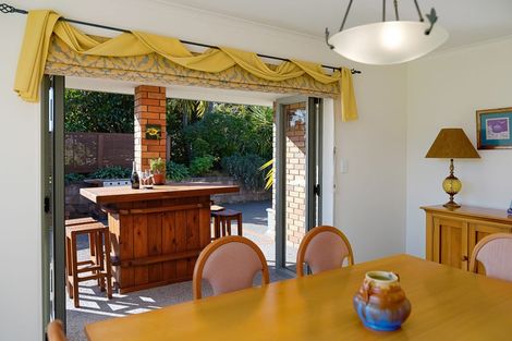 Photo of property in 2 Burgundy Park Avenue, Henderson, Auckland, 0612