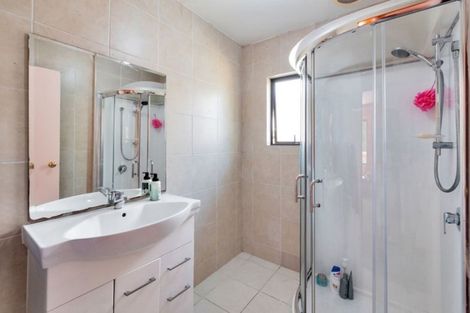 Photo of property in 10a Halberg Street, Glenfield, Auckland, 0629