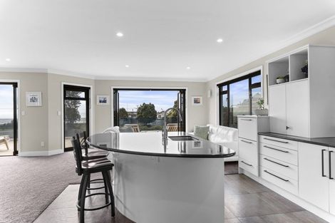 Photo of property in 1 Arden Place, Oakura, 4314