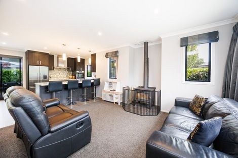 Photo of property in 18 Oak Crescent, Ashhurst, 4810