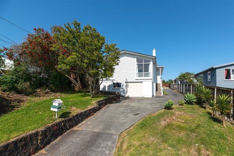 Photo of property in 41 Sunnyside Road, Sunnyvale, Auckland, 0612