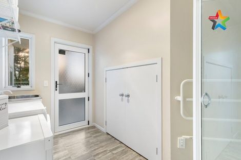 Photo of property in 8 Bennett Grove, Newlands, Wellington, 6037