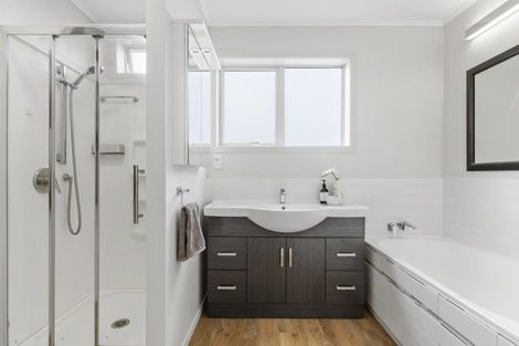 Photo of property in 11 Bacot Place, Howick, Auckland, 2014