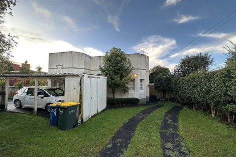Photo of property in 2/54 Lynwood Road, New Lynn, Auckland, 0600