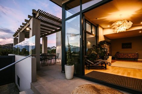 Photo of property in 8b Minaret Ridge, Wanaka, 9305