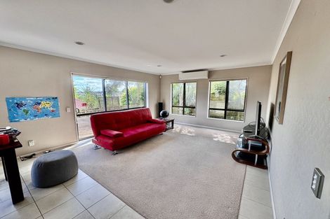 Photo of property in 11 William Woods Court, Flat Bush, Auckland, 2016
