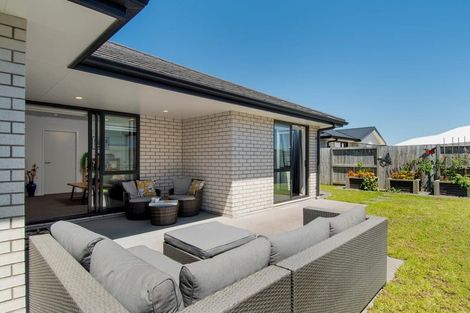 Photo of property in 18 Bill Miller Drive, Papamoa, 3118