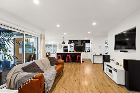 Photo of property in 11 Dida Park Drive, Kumeu, 0810