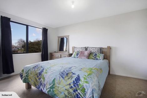 Photo of property in 68 Mountain Road, Henderson Valley, Auckland, 0612