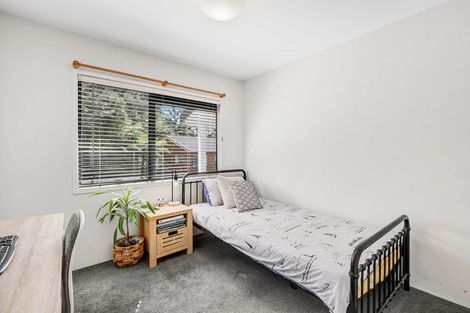 Photo of property in 2/8 Heatherleigh Rise, Northcross, Auckland, 0632