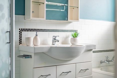 Photo of property in 18 Yarrow Place, Papakowhai, Porirua, 5024