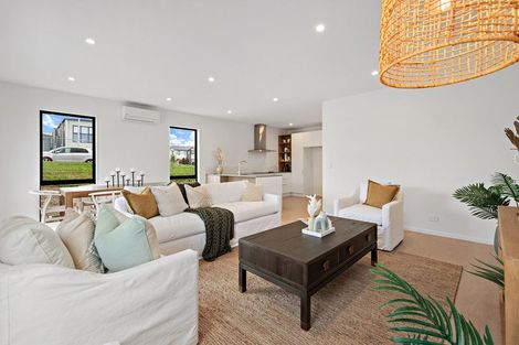 Photo of property in 7 Nga Pona Toru Road, Flat Bush, Auckland, 2019