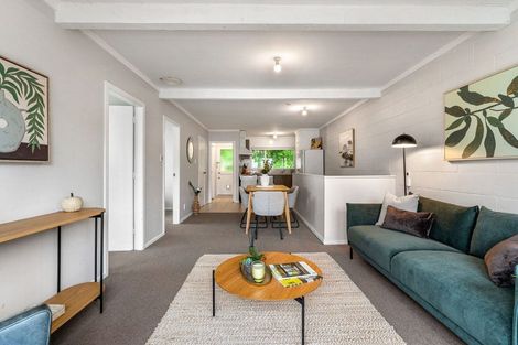 Photo of property in 1/15 Bloomsbury Grove, Newlands, Wellington, 6037