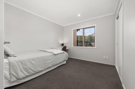 Photo of property in 1 Greenstone Place, Aotea, Porirua, 5024