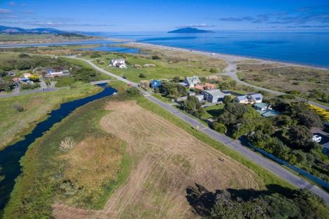 Photo of property in 34 Kapiti Lane, Otaki Beach, Otaki, 5512