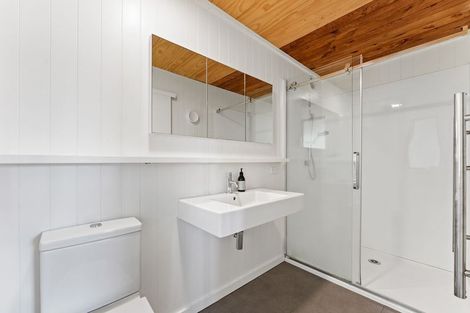 Photo of property in 352 Motutara Road, Muriwai, 0881