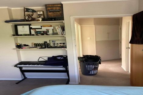 Photo of property in 1/166 Chivalry Road, Glenfield, Auckland, 0629