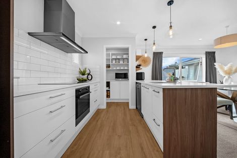 Photo of property in 28a Torkar Road, Clarks Beach, 2122