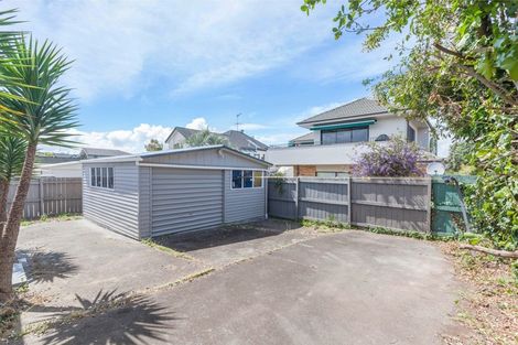 Photo of property in 1/30 Eastern Beach Road, Eastern Beach, Auckland, 2012