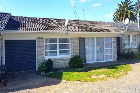 Photo of property in 2/6 Clevedon Road, Papakura, 2110
