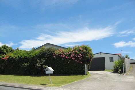 Photo of property in 5a Stevenson Road, Clarks Beach, 2122