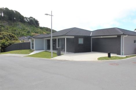 Photo of property in 2 Hull Place, Whitby, Porirua, 5024
