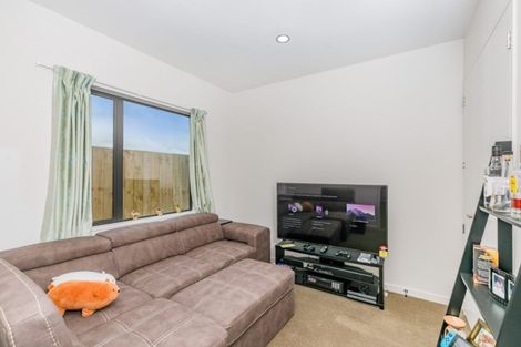 Photo of property in 5 Twin Parks Rise, Papakura, 2110