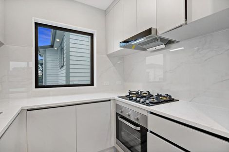 Photo of property in 13c Windermere Crescent, Blockhouse Bay, Auckland, 0600