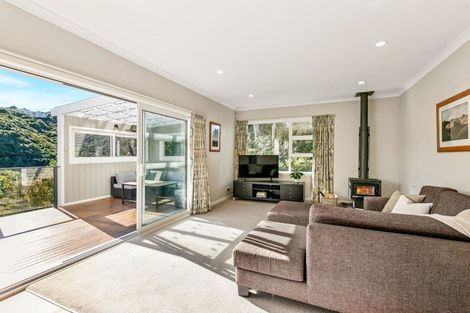 Photo of property in 16 Narbada Crescent, Khandallah, Wellington, 6035