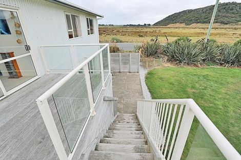 Photo of property in 491 Waikawa-curio Bay Road, Curio Bay, Tokanui, 9884