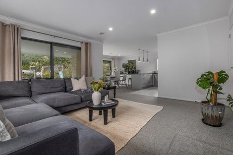 Photo of property in 28 Mooring Close, Whitby, Porirua, 5024