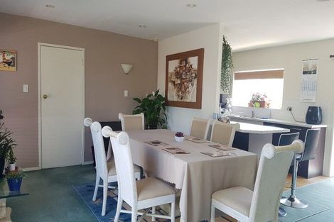 Photo of property in 38 Deverell Place, Northcross, Auckland, 0632