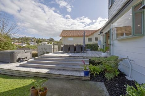 Photo of property in 16 Donald Street, Stanmore Bay, Whangaparaoa, 0932