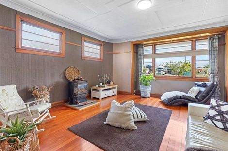 Photo of property in 16 Avon Street, Rongotea, 4476