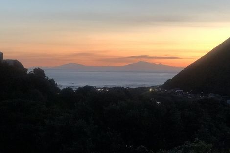 Photo of property in 1 Teme Way, Island Bay, Wellington, 6023