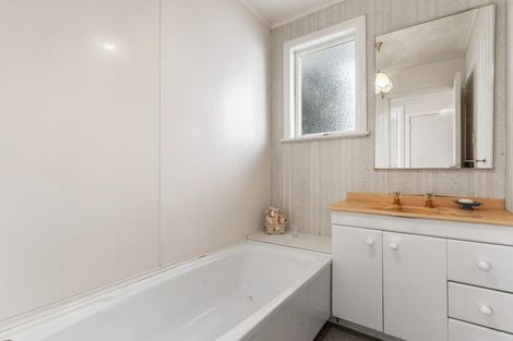 Photo of property in 11 Palmer Avenue, Glen Eden, Auckland, 0602