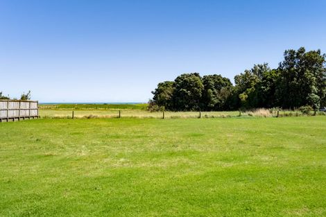 Photo of property in 25 Dolphin Parade, Bell Block, New Plymouth, 4312