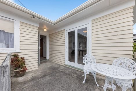 Photo of property in 5 Valron Road, Te Atatu South, Auckland, 0602
