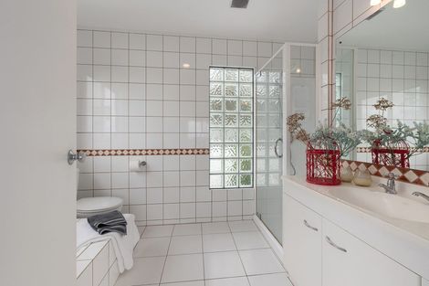 Photo of property in 7 Chatham Avenue, Paremoremo, Auckland, 0632