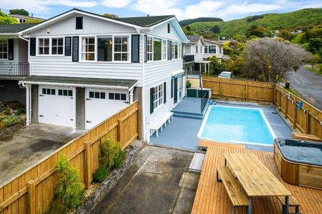 Photo of property in 6 Nuffield Street, Tawa, Wellington, 5028