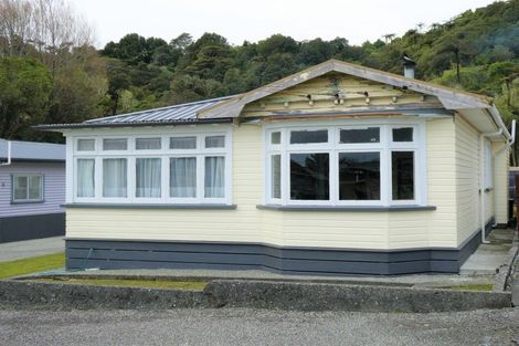 Photo of property in 17 Ashmore Avenue, Cobden, Greymouth, 7802