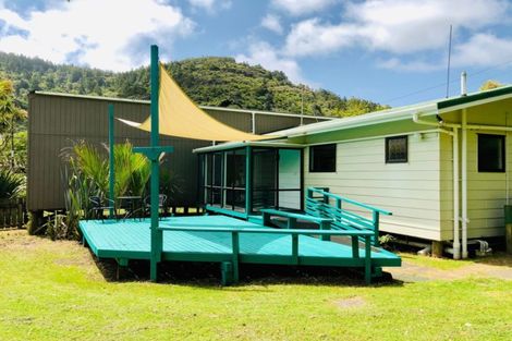 Photo of property in 91 Glenesk Road, Piha, New Lynn, 0772